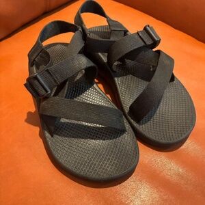 Black Men’s Chacos - size 8